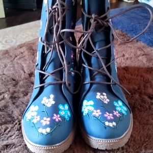 Embroidery floral ankle boots size 8